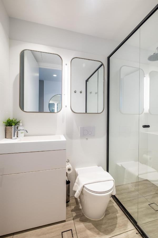 Mega Style Apartments Victoria One Мелбърн Екстериор снимка