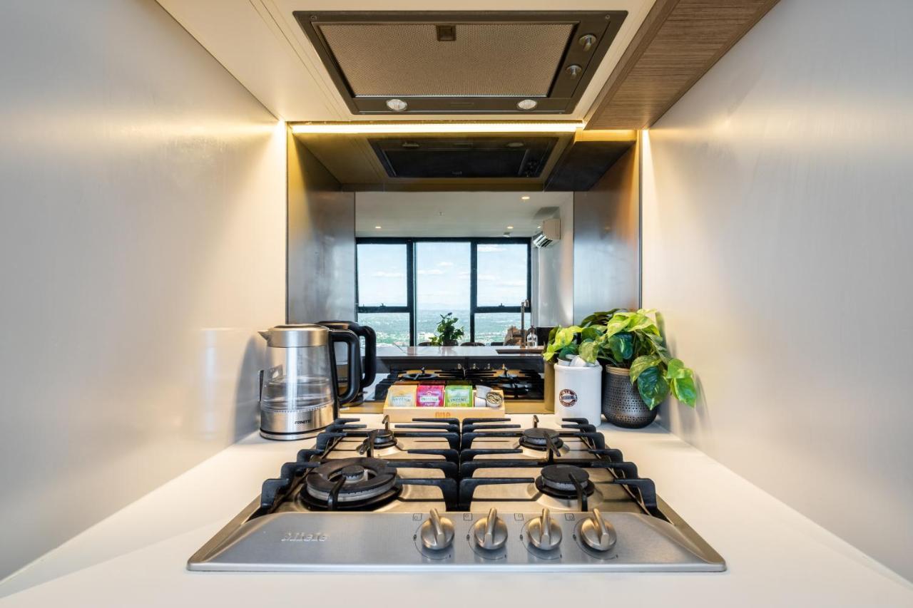 Mega Style Apartments Victoria One Мелбърн Екстериор снимка