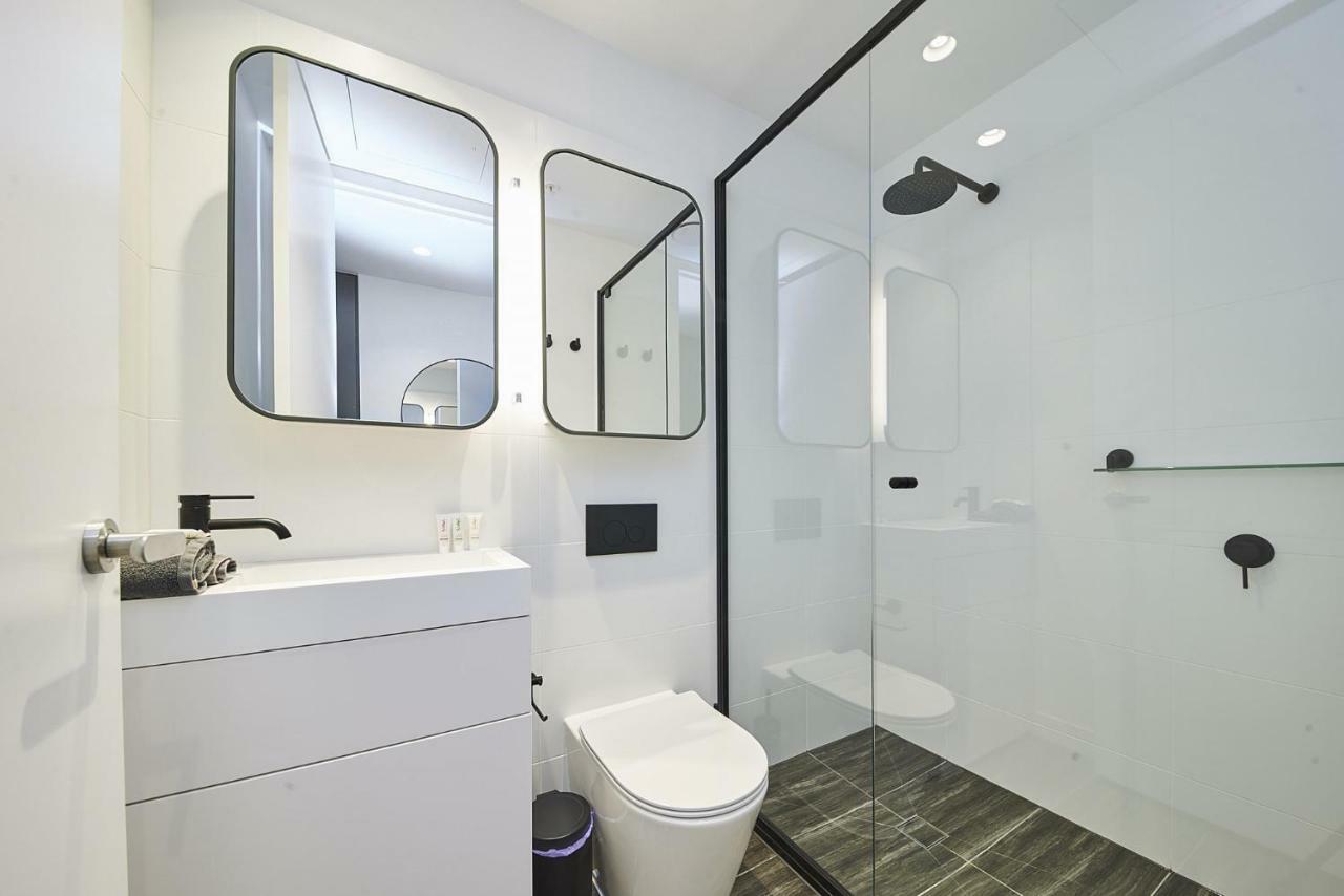 Mega Style Apartments Victoria One Мелбърн Екстериор снимка